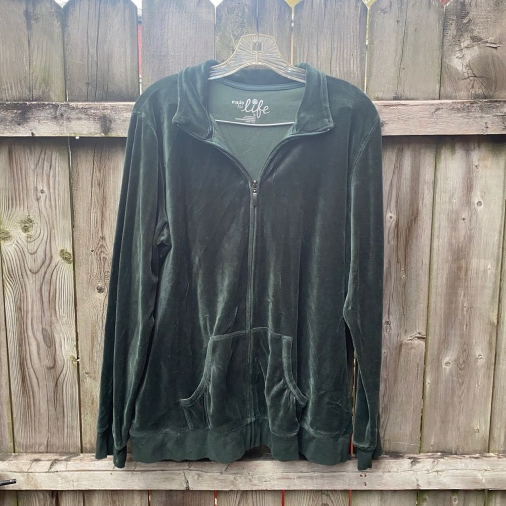 Made for life velour zip up top sz. XL